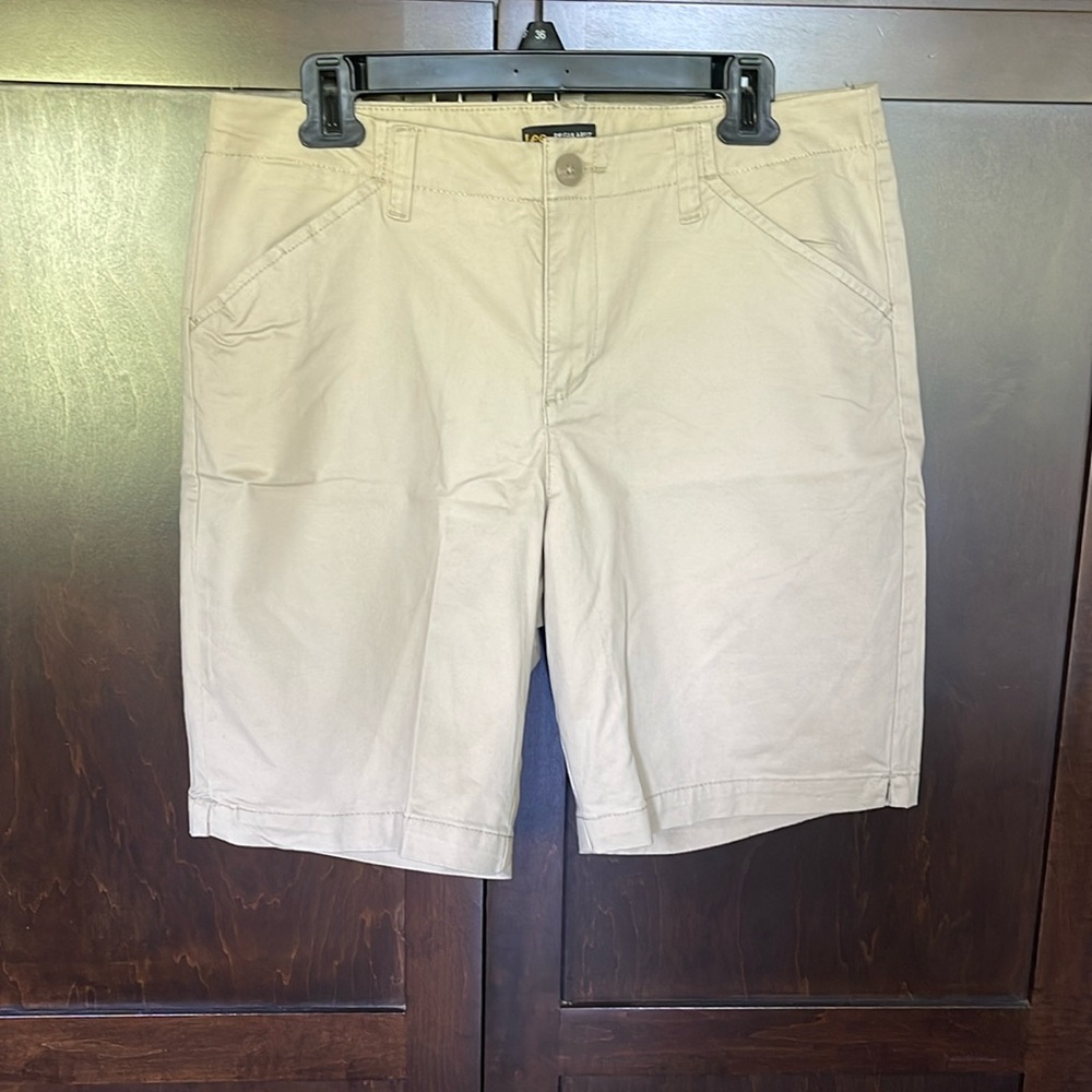 EUC Lee regular fit mid rise shorts. Tan, size 12. Like new, worn a few times.
